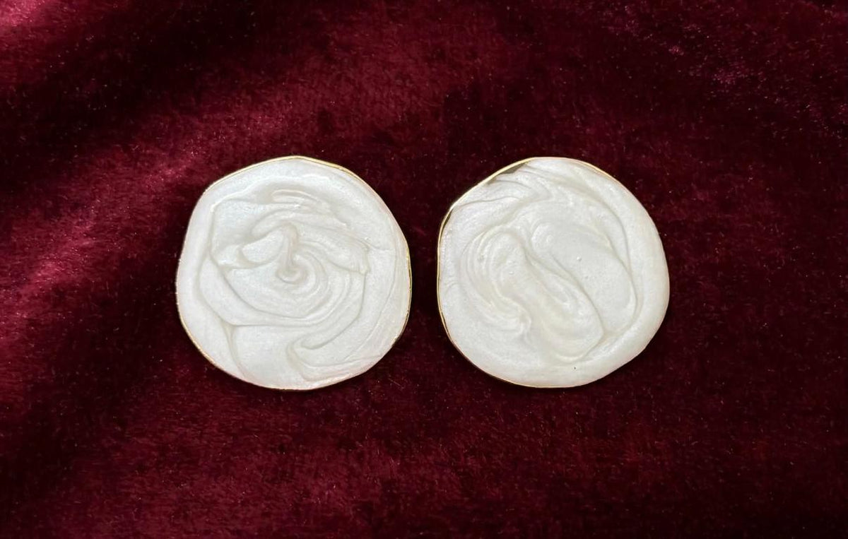 IVORY BAROQUE PEARL SWIRL STUD EARRINGS